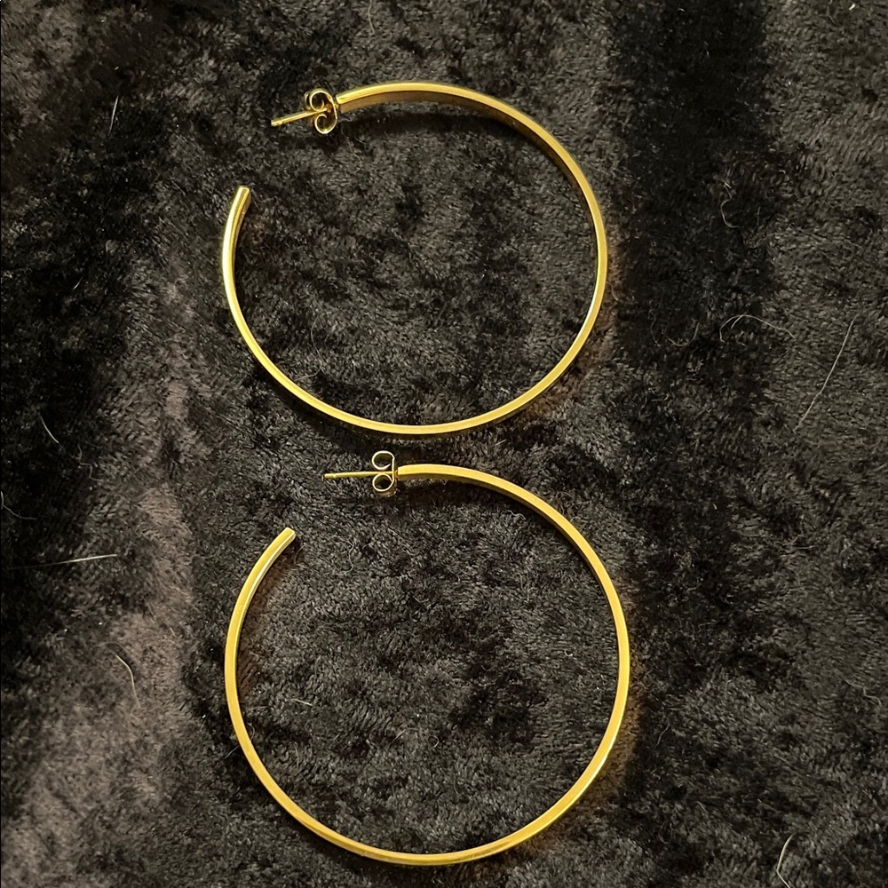 Elegant Gold Hoop Earrings